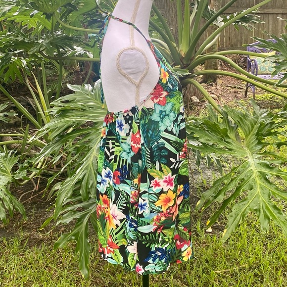 Show Me Your MuMu tropical floral print halter top - Picture 8 of 16